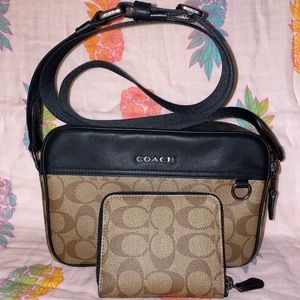 COACH Graham Crossbody in Signature Canvas